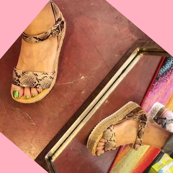 Soda Python Snake Flat-Form Espadrille Sandal - Picture 2 of 3